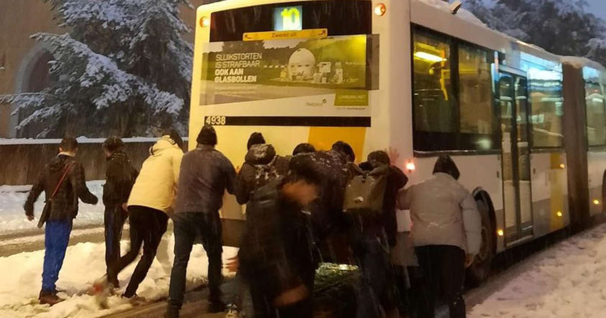bus in sneeuw